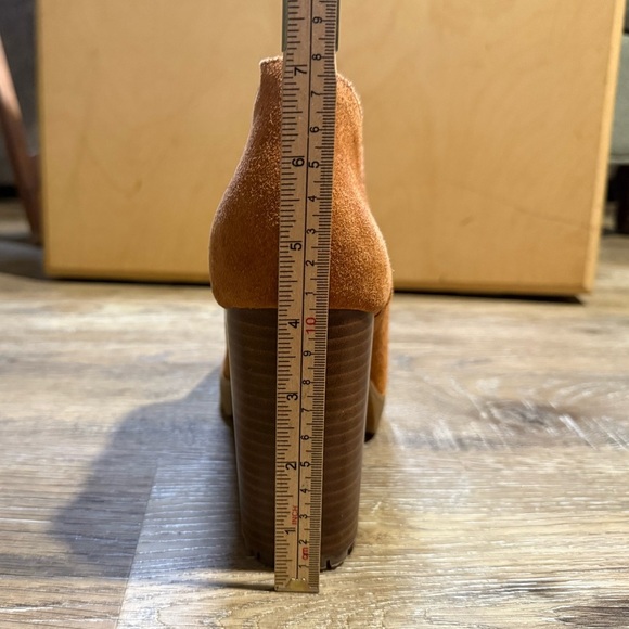 Vince Camuto Peep Toe Booties EUC - Picture 12 of 13